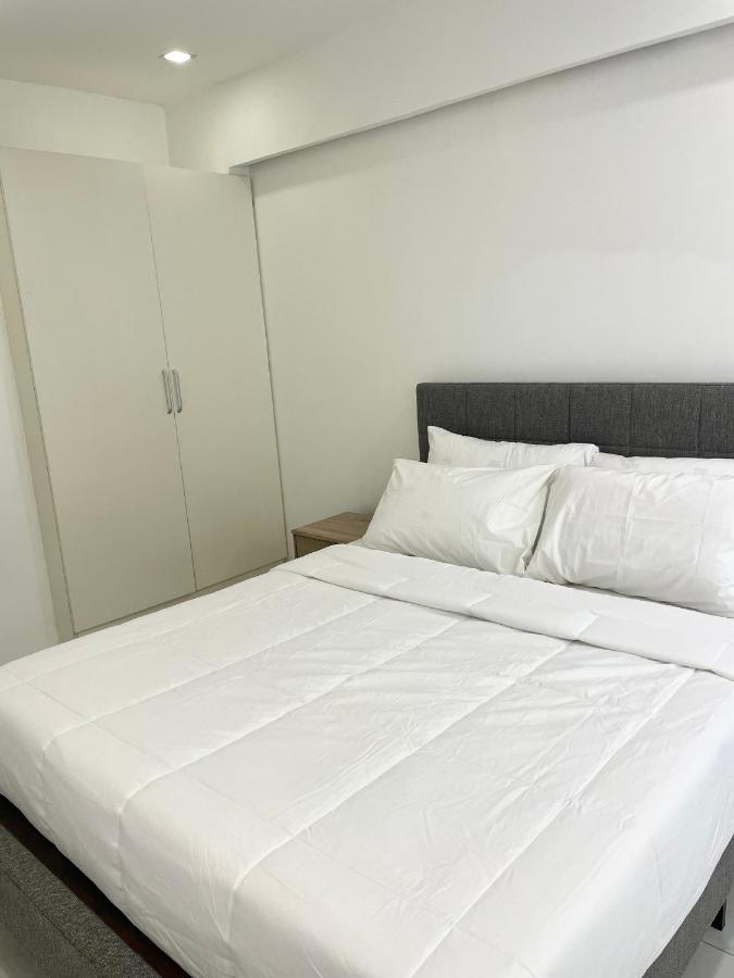 Burgundy Guest Suite マニラ市 エクステリア 写真
